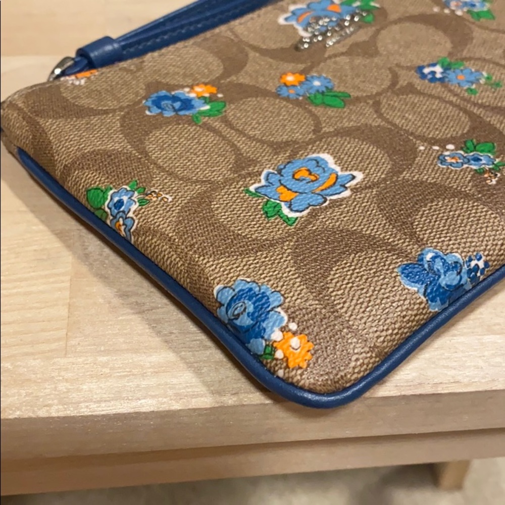 Coach Wristlet/Wallet - Picture 3 of 7